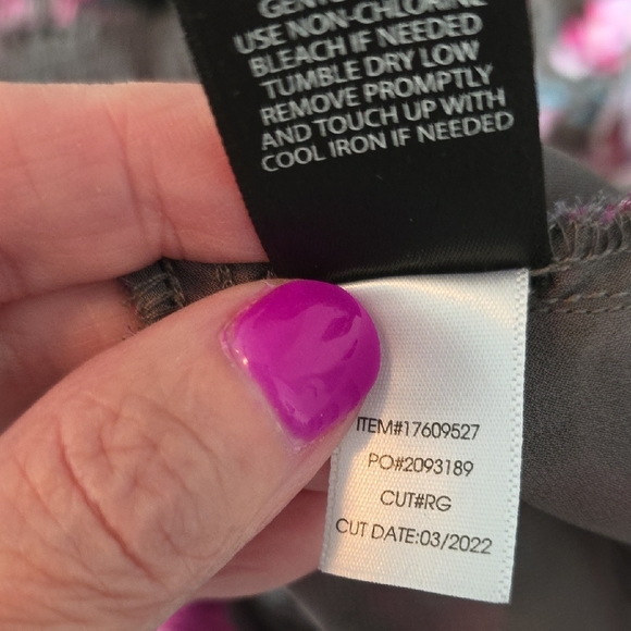 EUC Torrid 1 Floral Smocked Women's Cold Shoulder - Picture 8 of 8